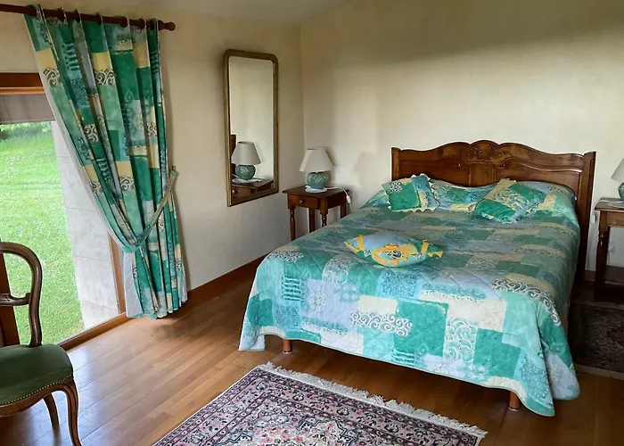 A L Oree Du Bois Bed & Breakfast Futeau